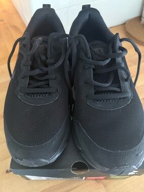 UA Men's Black Athletic charged assert 10— Comfortable Lightweight . Size 9